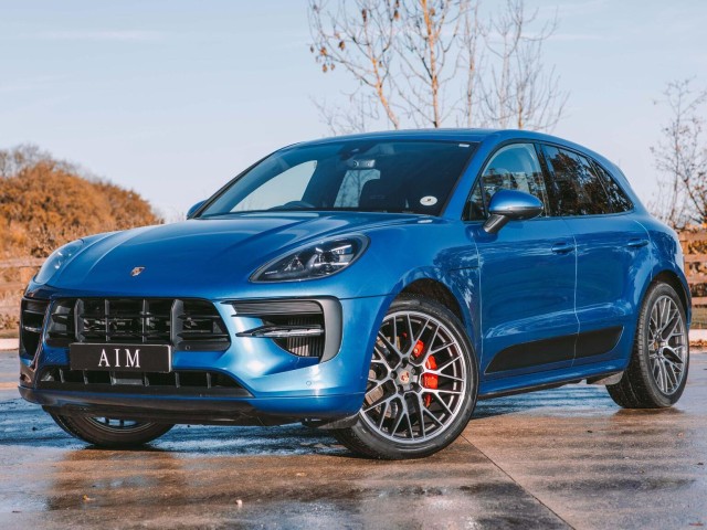 PORSCHE MACAN