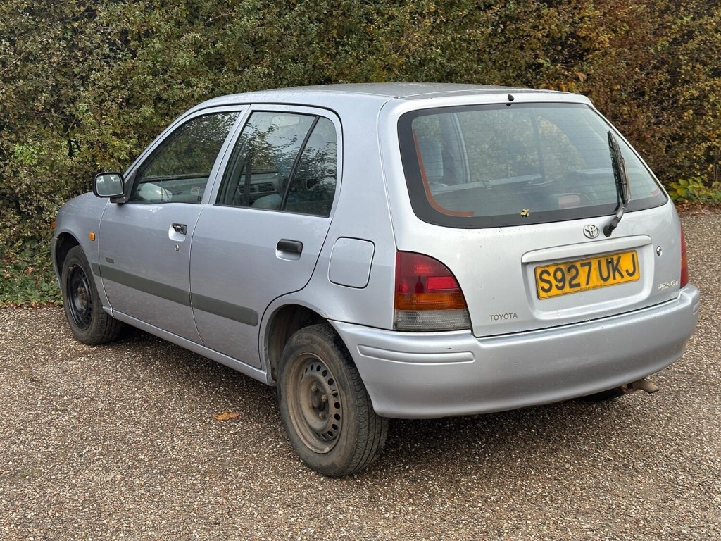 TOYOTA STARLET