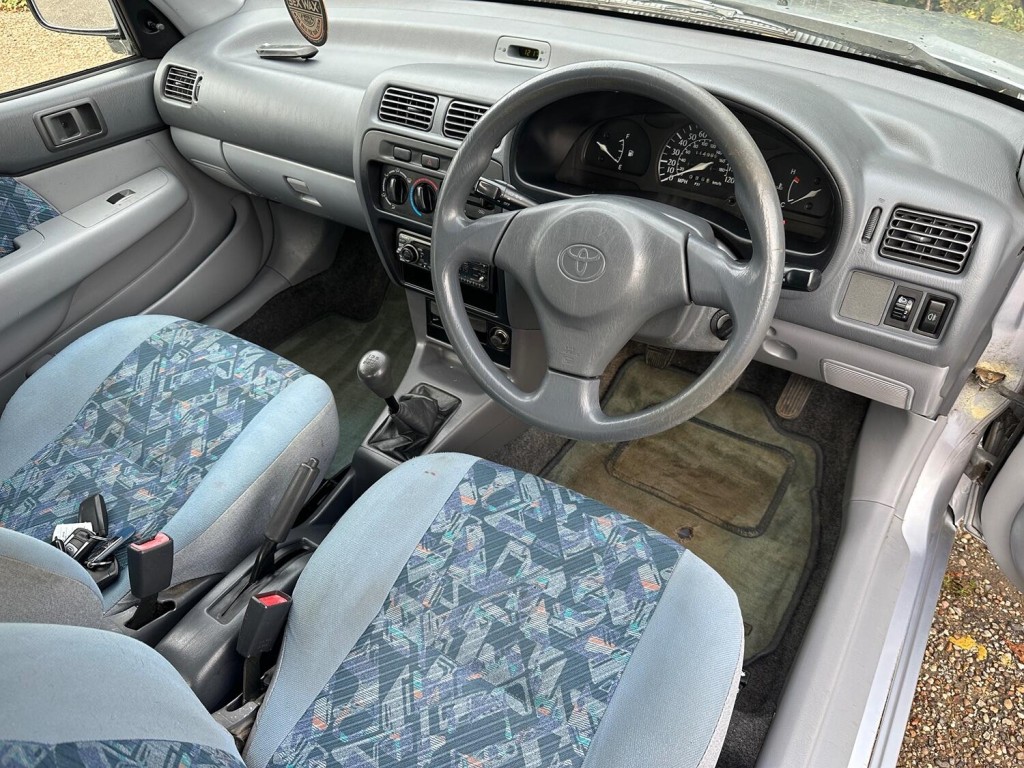 TOYOTA STARLET
