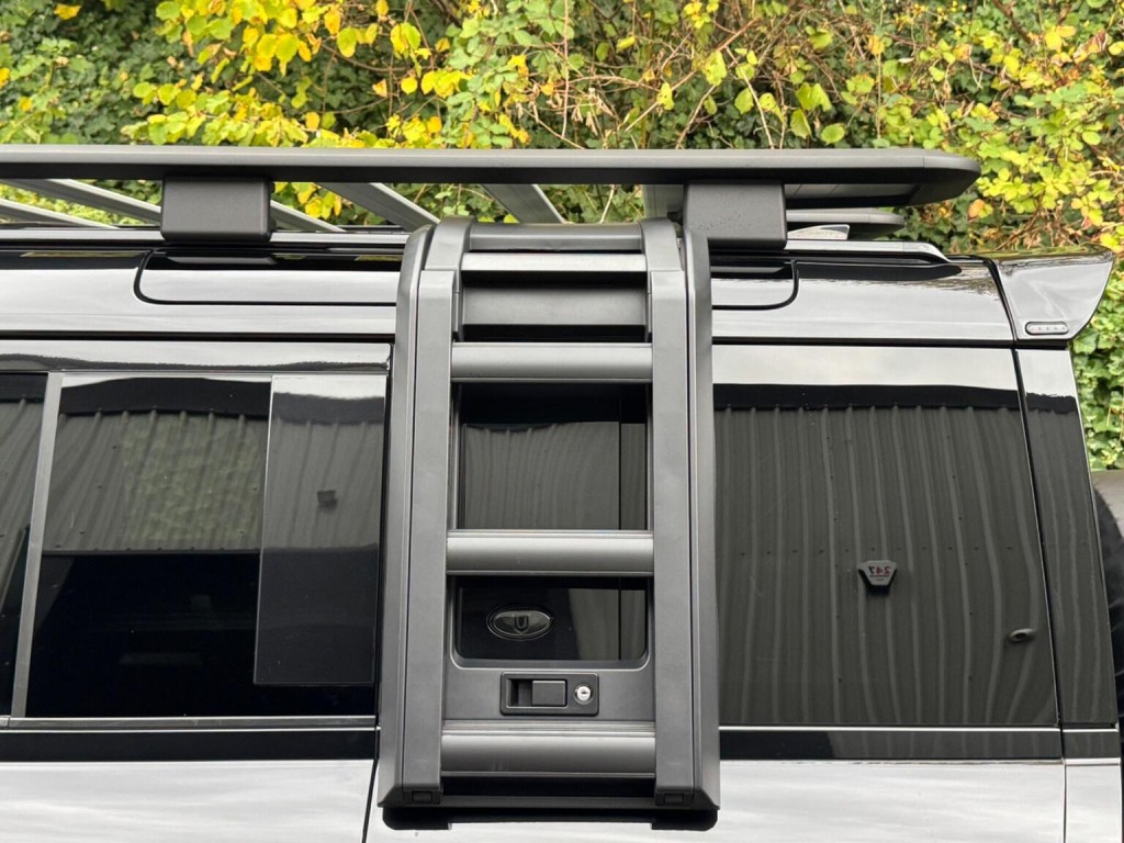 LAND ROVER DEFENDER 110