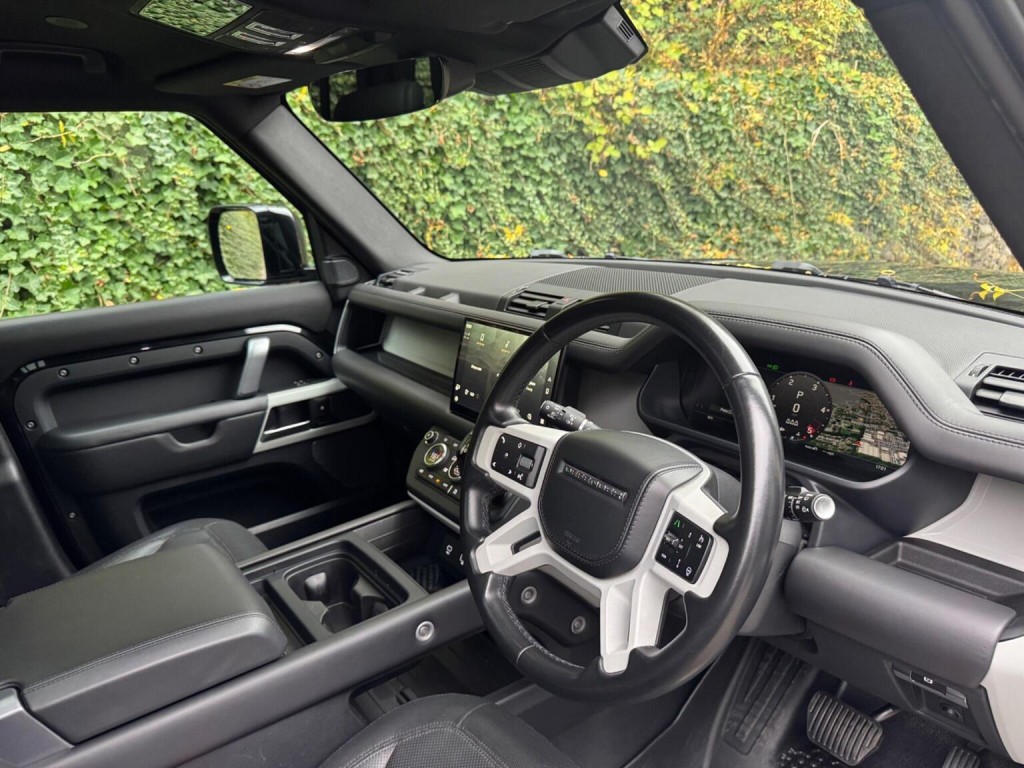 LAND ROVER DEFENDER 110