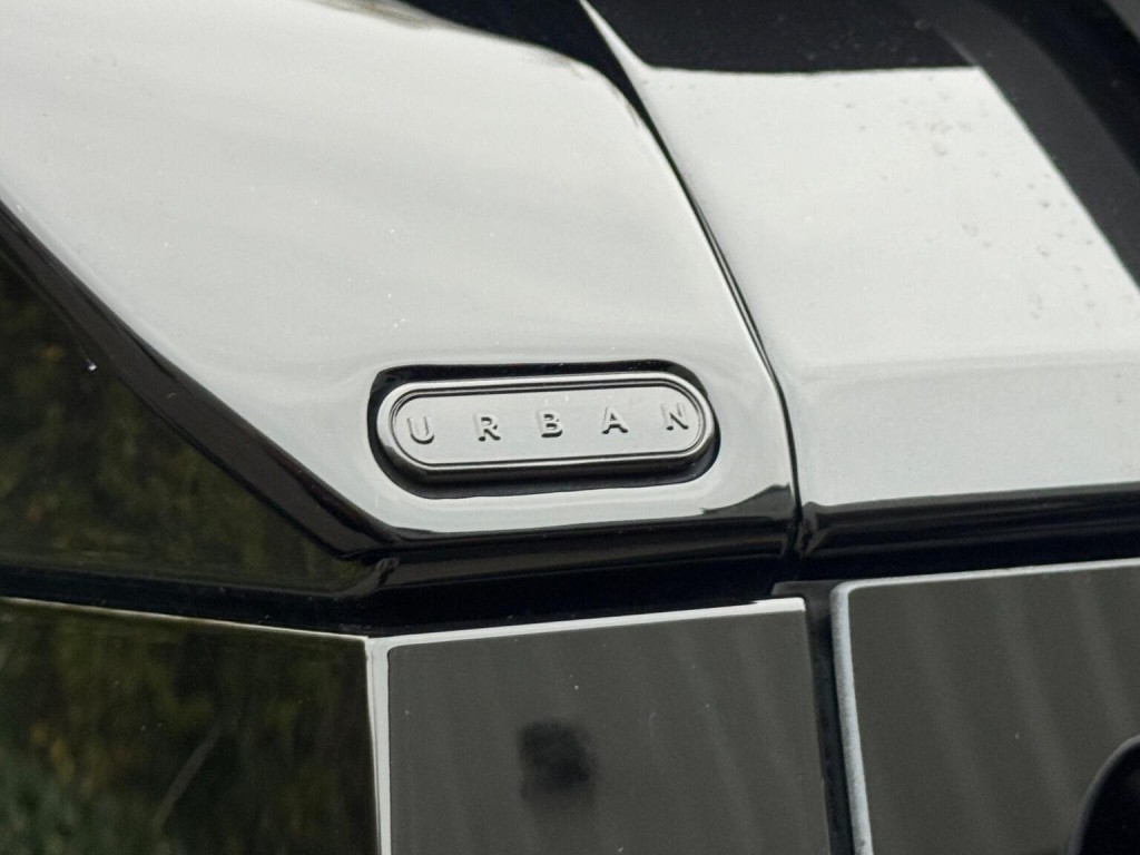 LAND ROVER DEFENDER 110