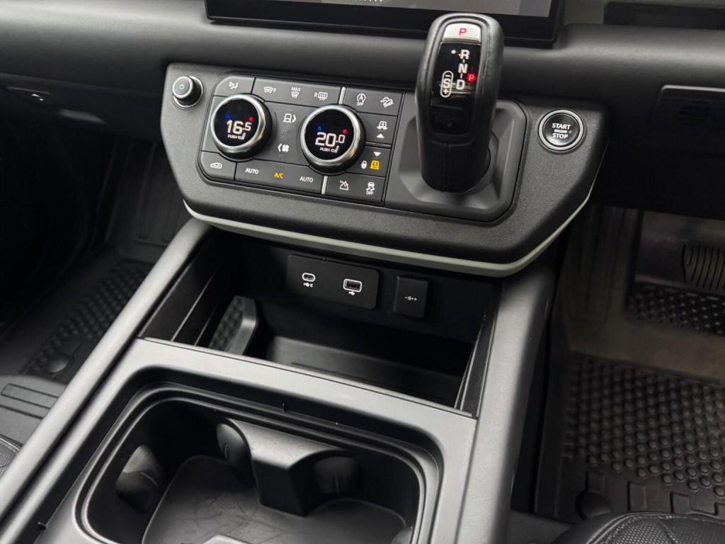 LAND ROVER DEFENDER 110