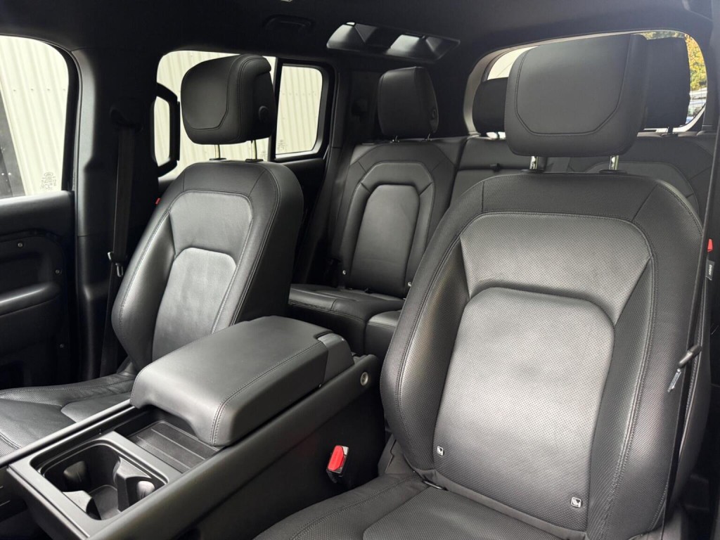 LAND ROVER DEFENDER 110