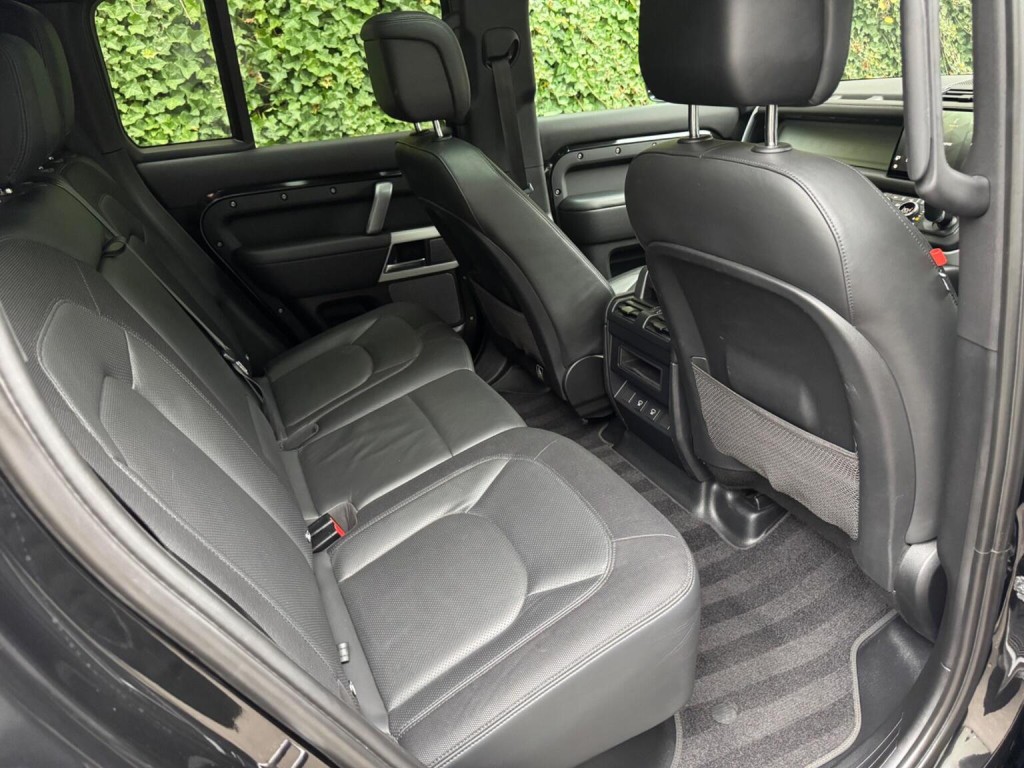 LAND ROVER DEFENDER 110