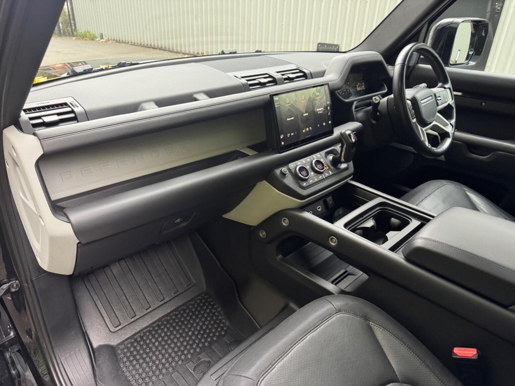 LAND ROVER DEFENDER 110