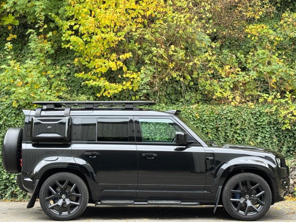 LAND ROVER DEFENDER 110