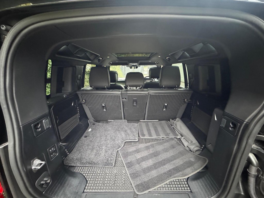 LAND ROVER DEFENDER 110