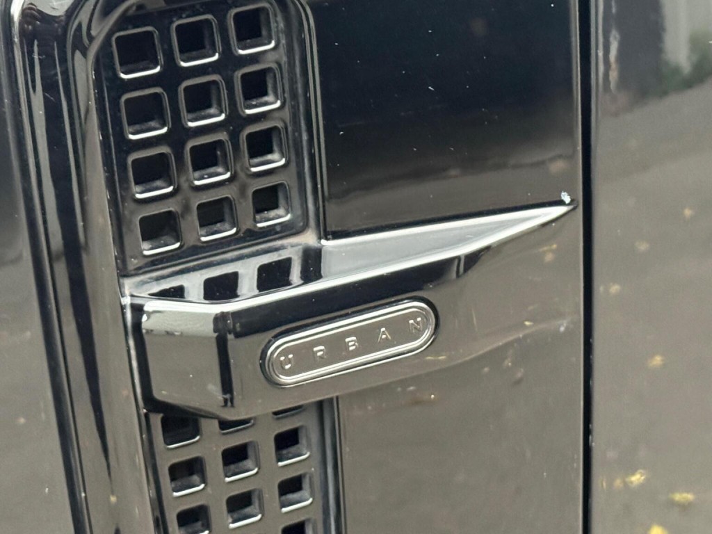 LAND ROVER DEFENDER 110