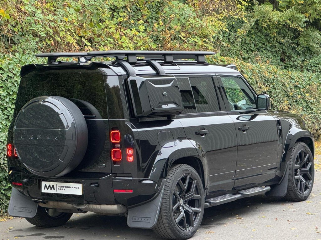 LAND ROVER DEFENDER 110