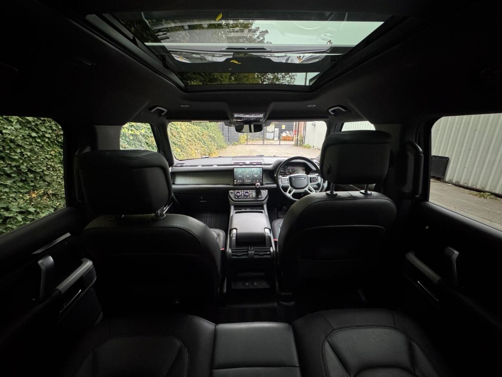 LAND ROVER DEFENDER 110