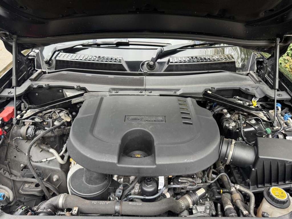 LAND ROVER DEFENDER 110