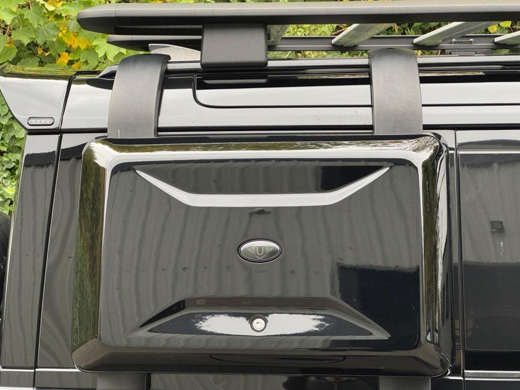 LAND ROVER DEFENDER 110