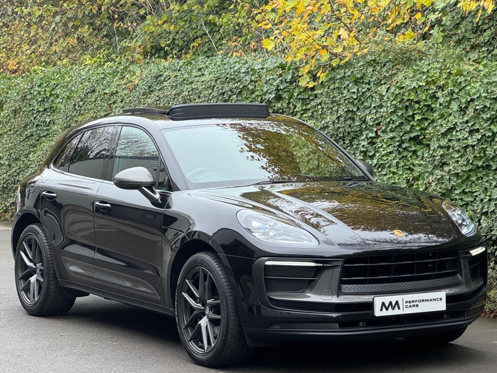 PORSCHE MACAN