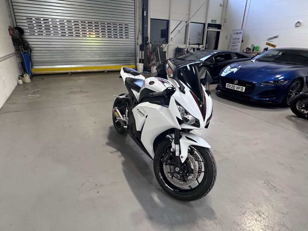 HONDA CBR1000RR Fireblade