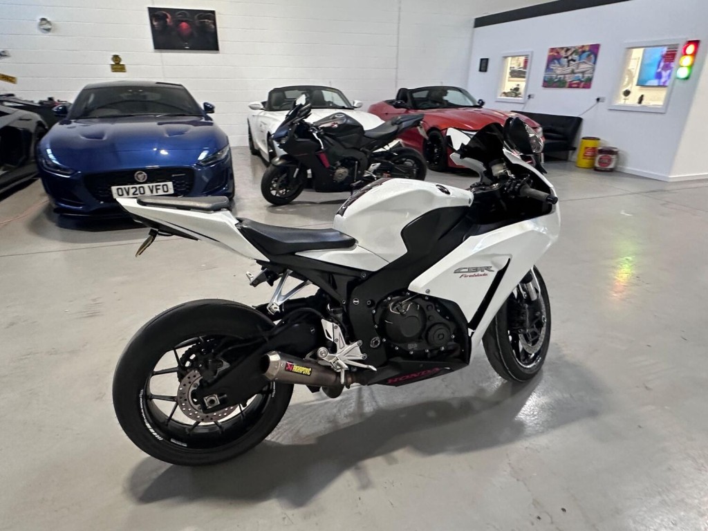 HONDA CBR1000RR Fireblade