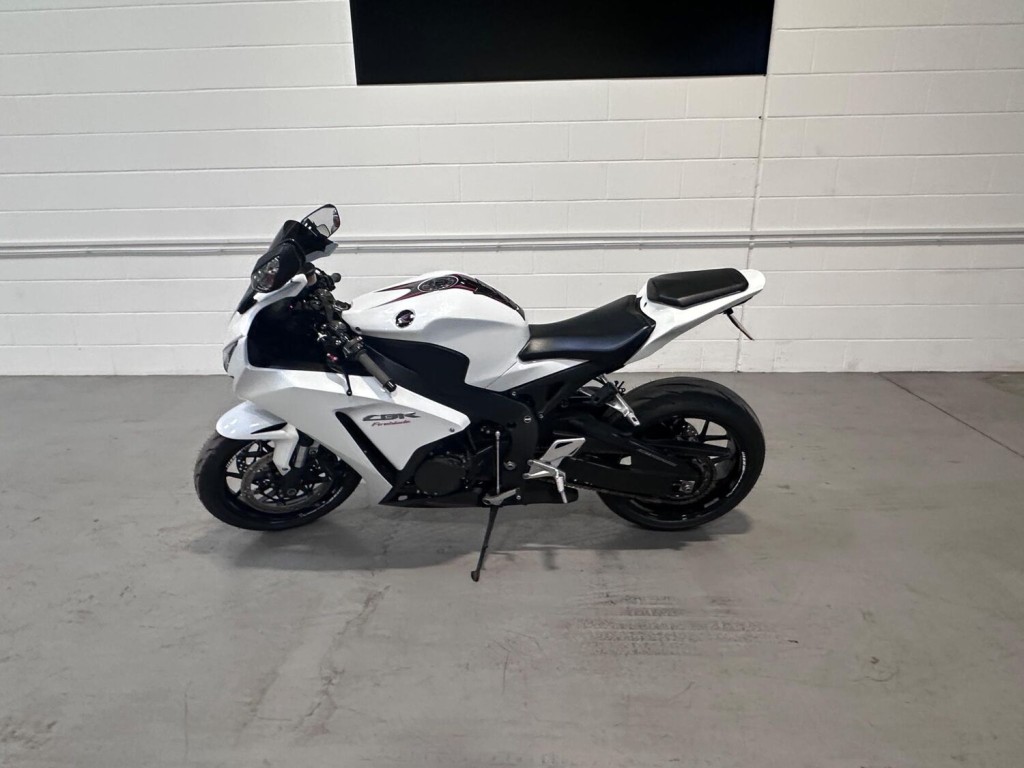 HONDA CBR1000RR Fireblade