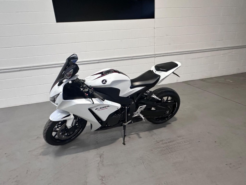 HONDA CBR1000RR Fireblade