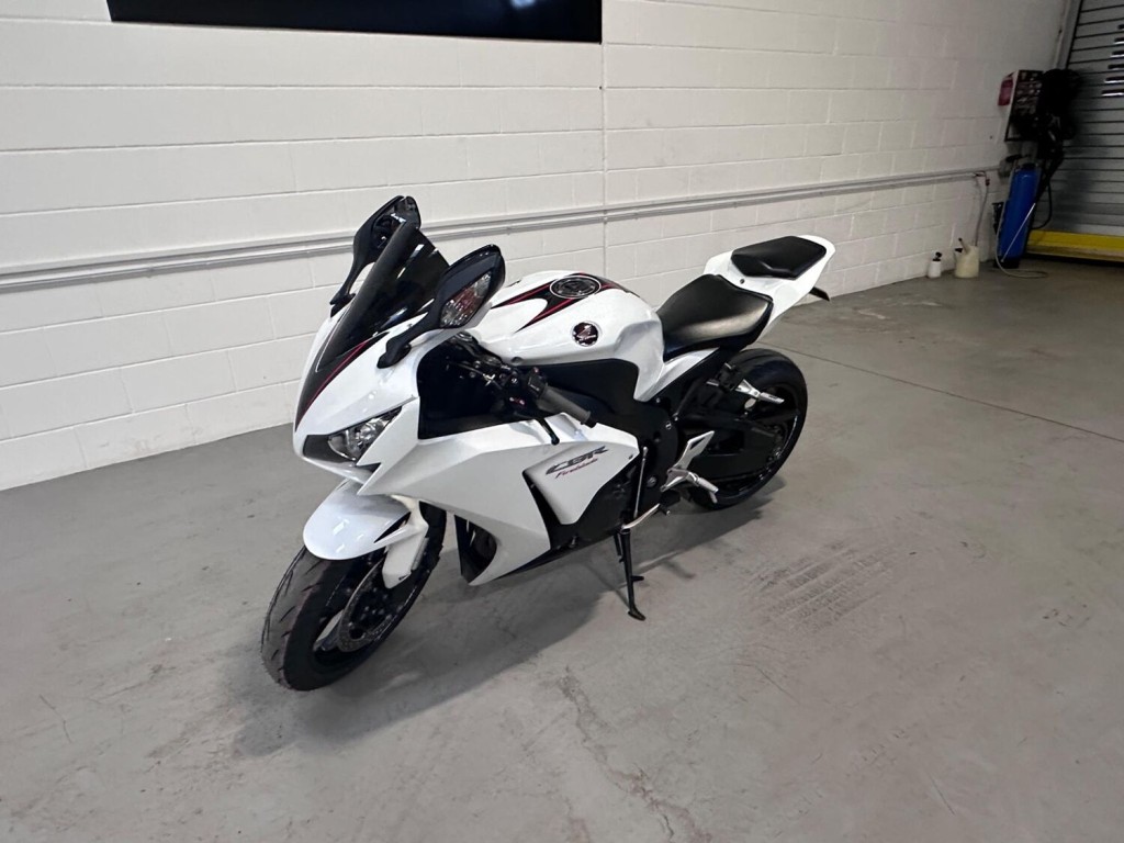 HONDA CBR1000RR Fireblade