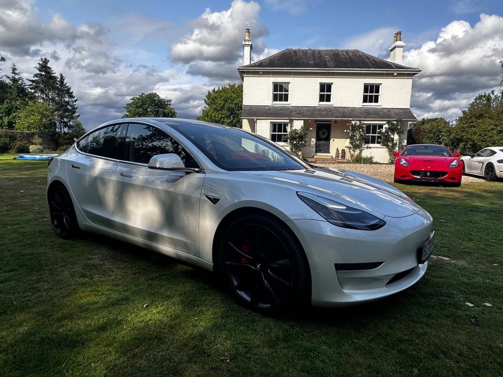 TESLA MODEL 3