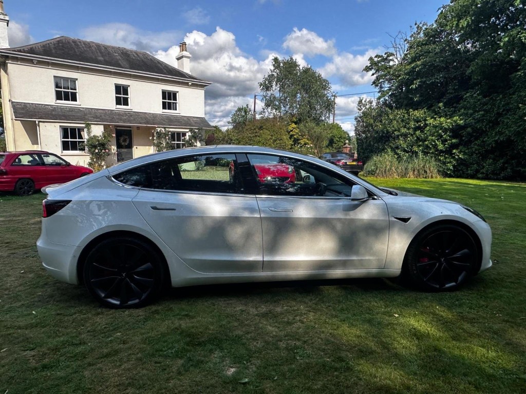 TESLA MODEL 3