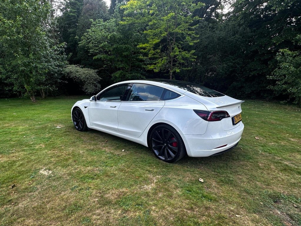 TESLA MODEL 3