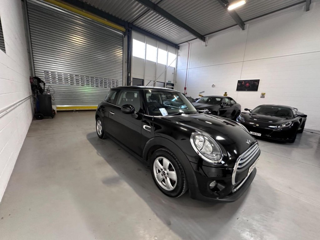 MINI HATCH