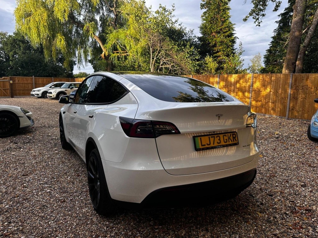 TESLA MODEL Y