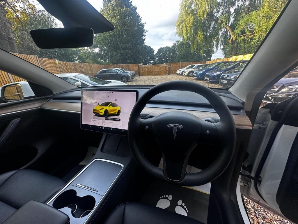 TESLA MODEL Y