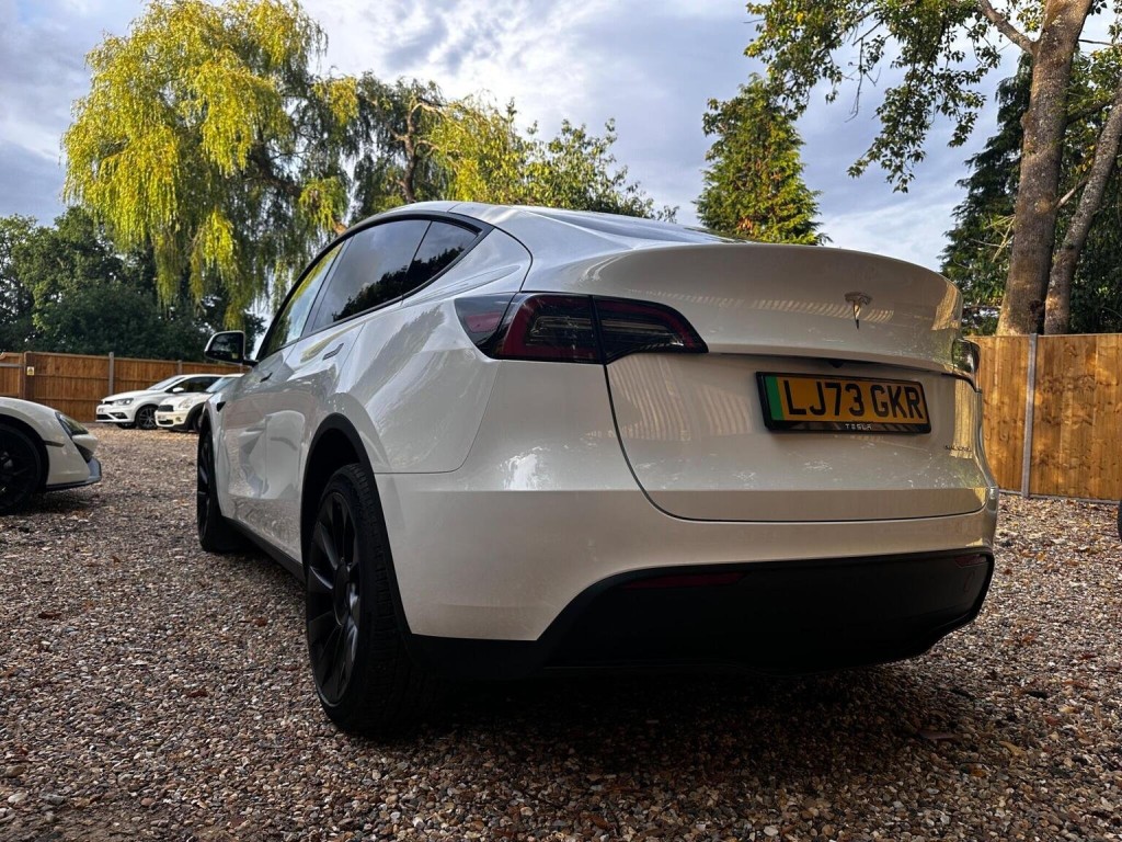 TESLA MODEL Y