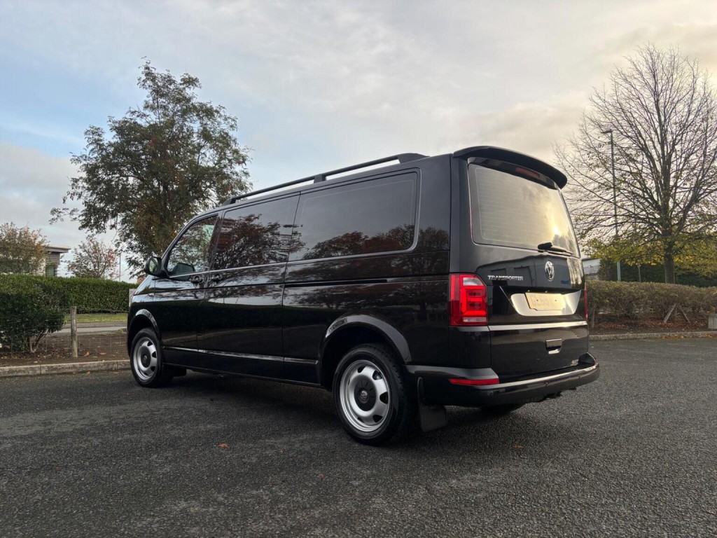 VOLKSWAGEN TRANSPORTER SHUTTLE