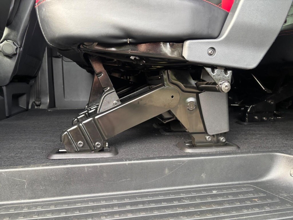 VOLKSWAGEN TRANSPORTER SHUTTLE