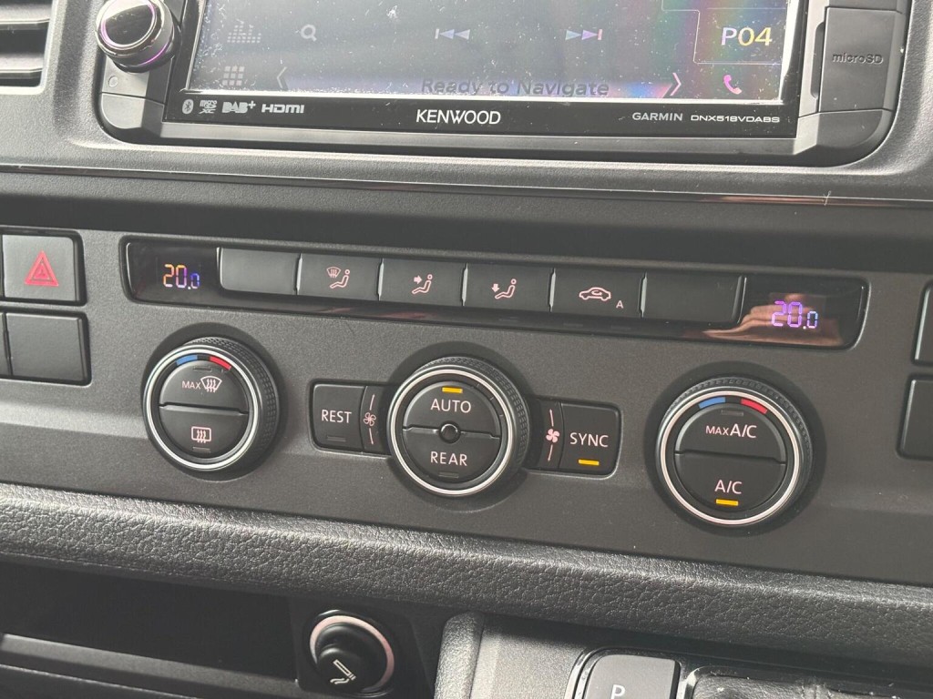 VOLKSWAGEN TRANSPORTER SHUTTLE