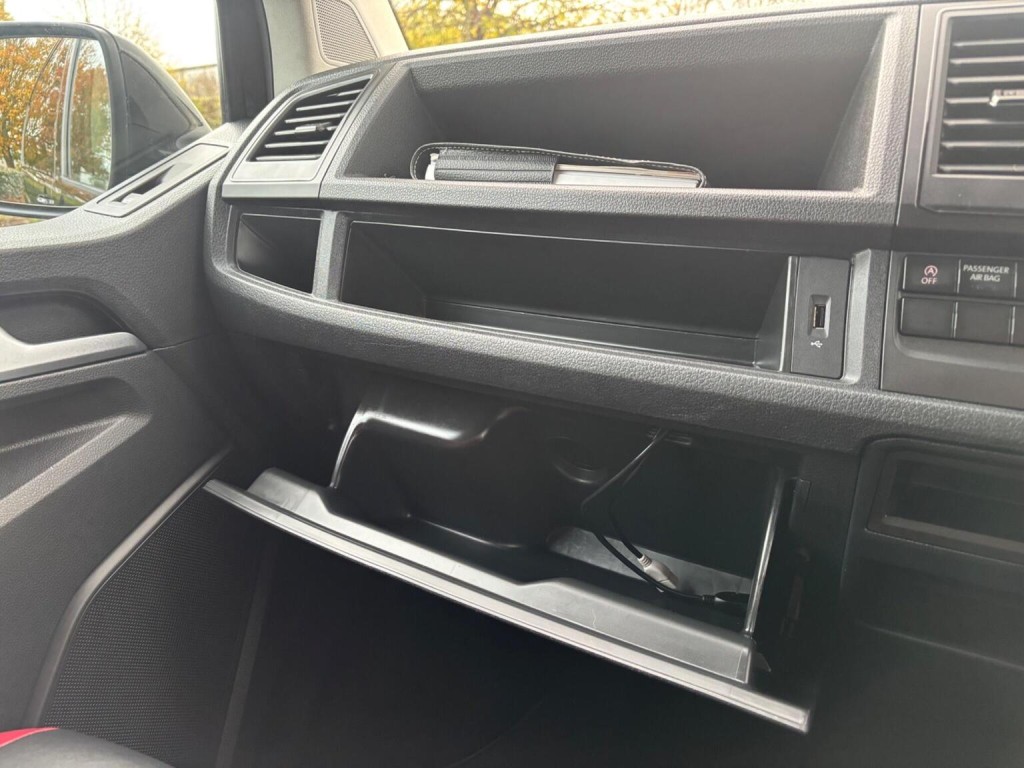 VOLKSWAGEN TRANSPORTER SHUTTLE