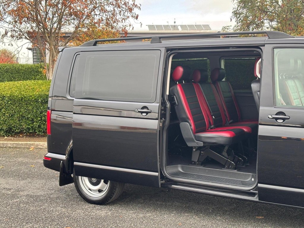 VOLKSWAGEN TRANSPORTER SHUTTLE