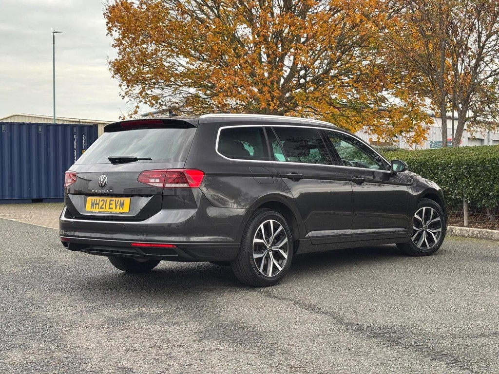 VOLKSWAGEN PASSAT