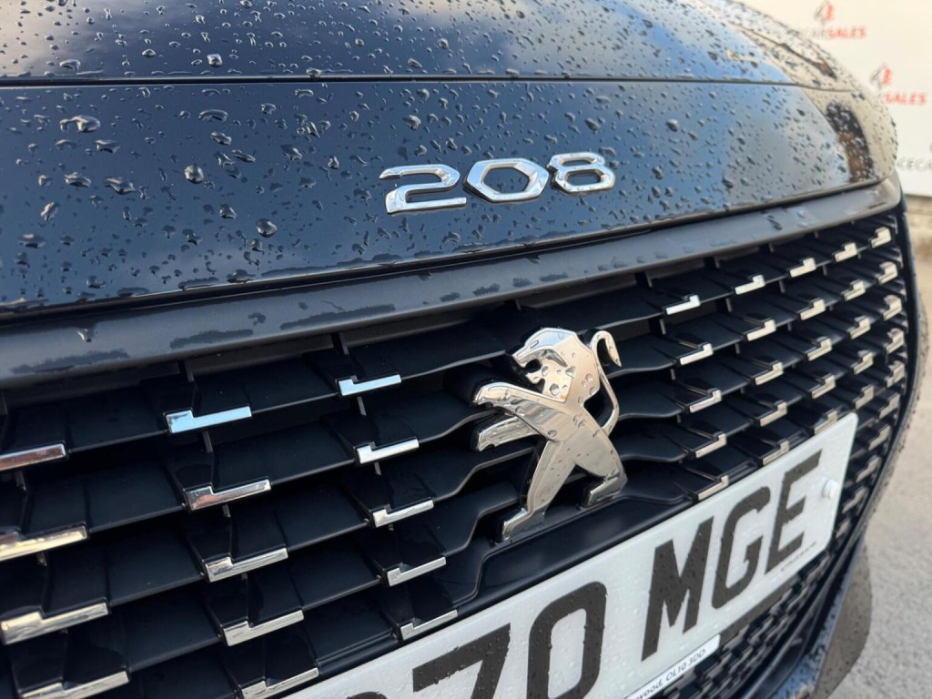 PEUGEOT 208