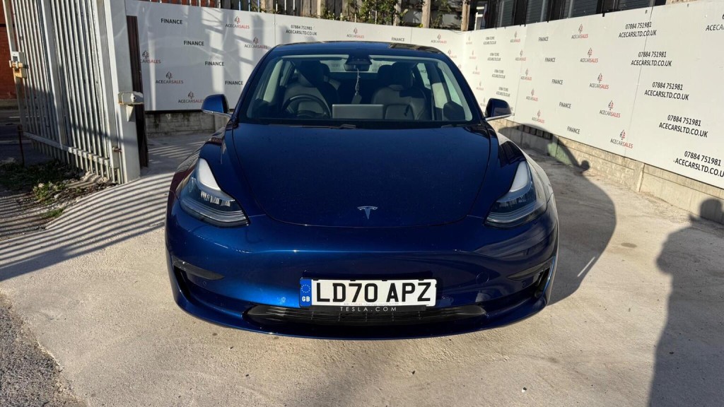 TESLA MODEL 3