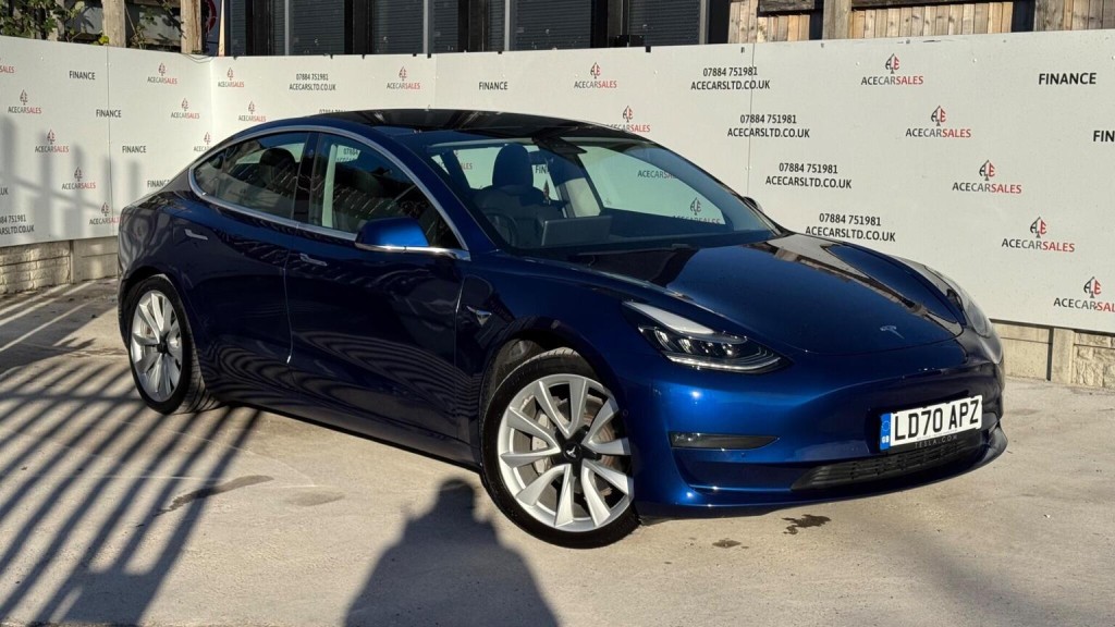 TESLA MODEL 3