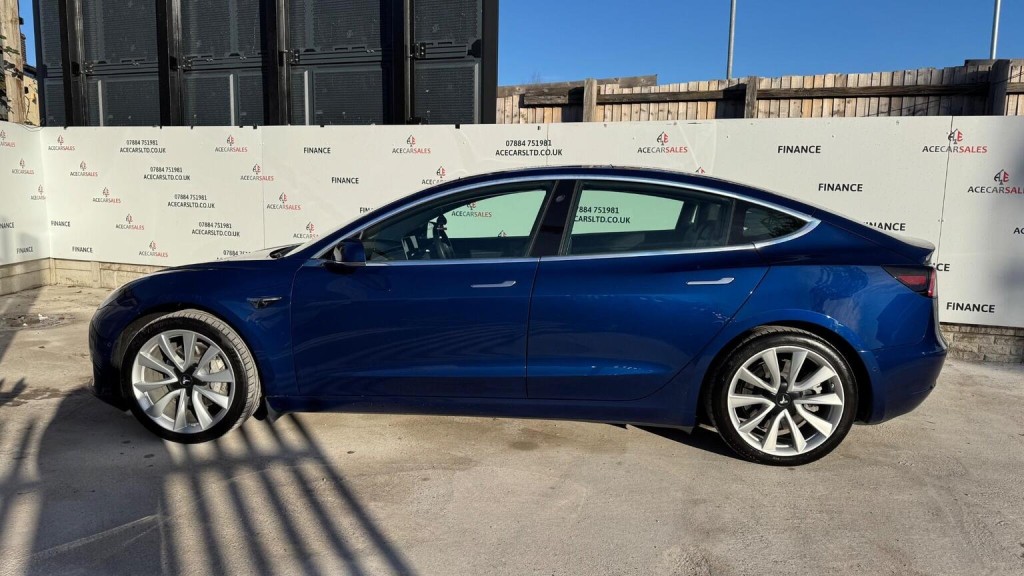 TESLA MODEL 3