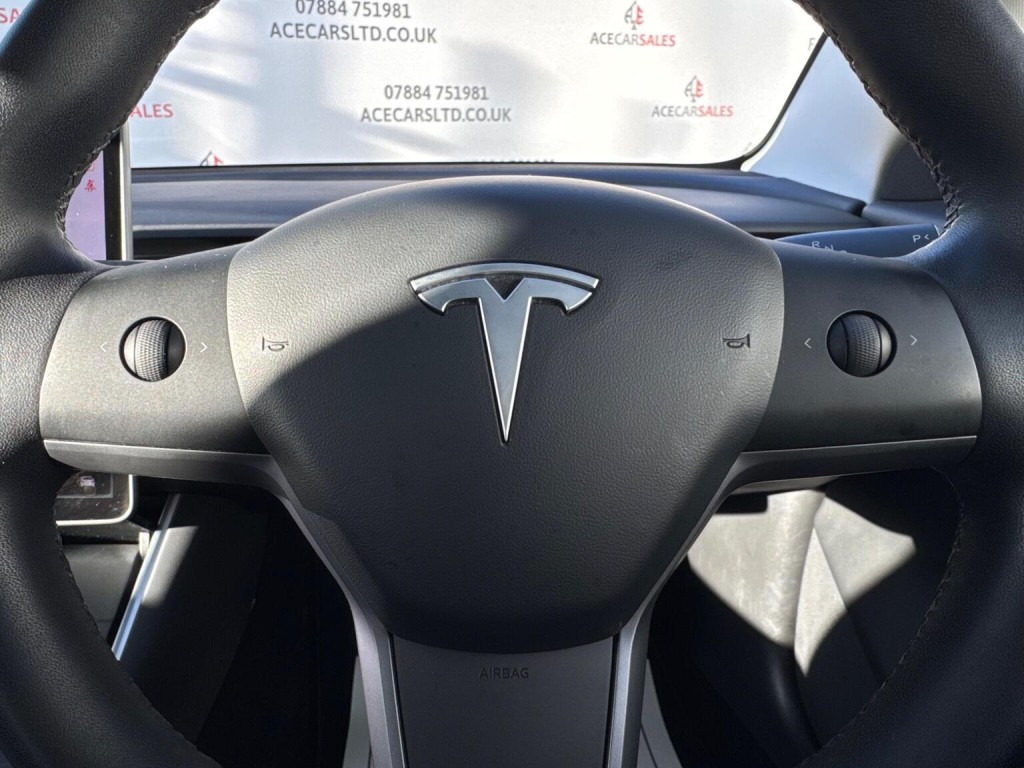 TESLA MODEL 3