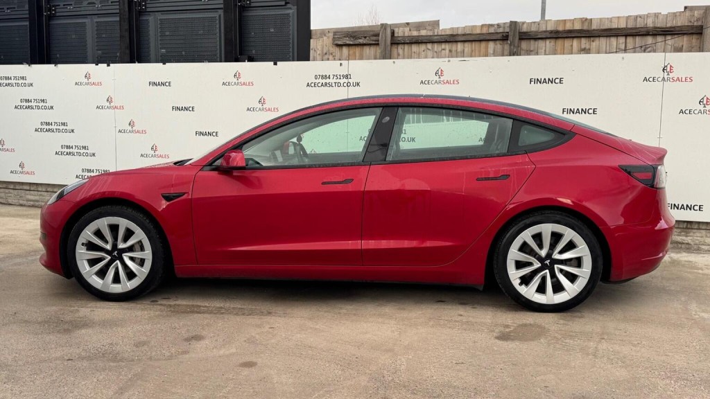 TESLA MODEL 3
