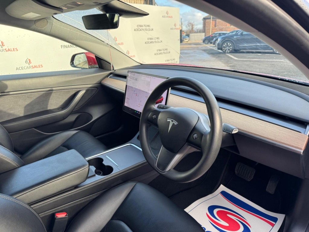 TESLA MODEL 3