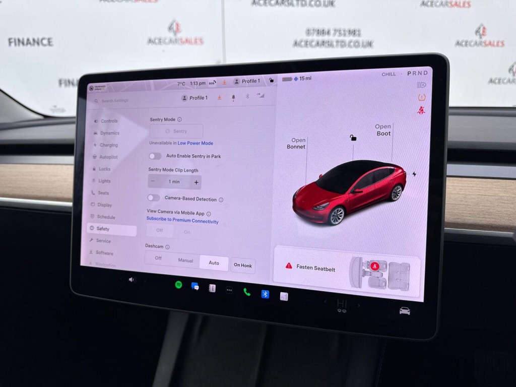 TESLA MODEL 3