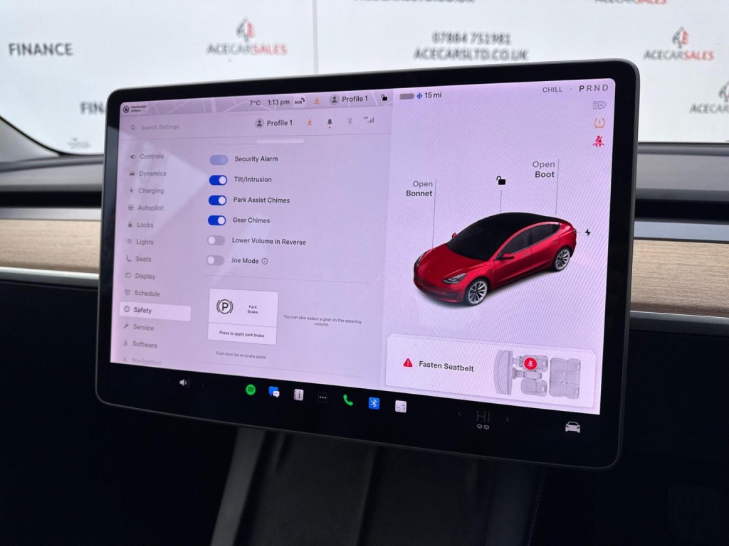 TESLA MODEL 3