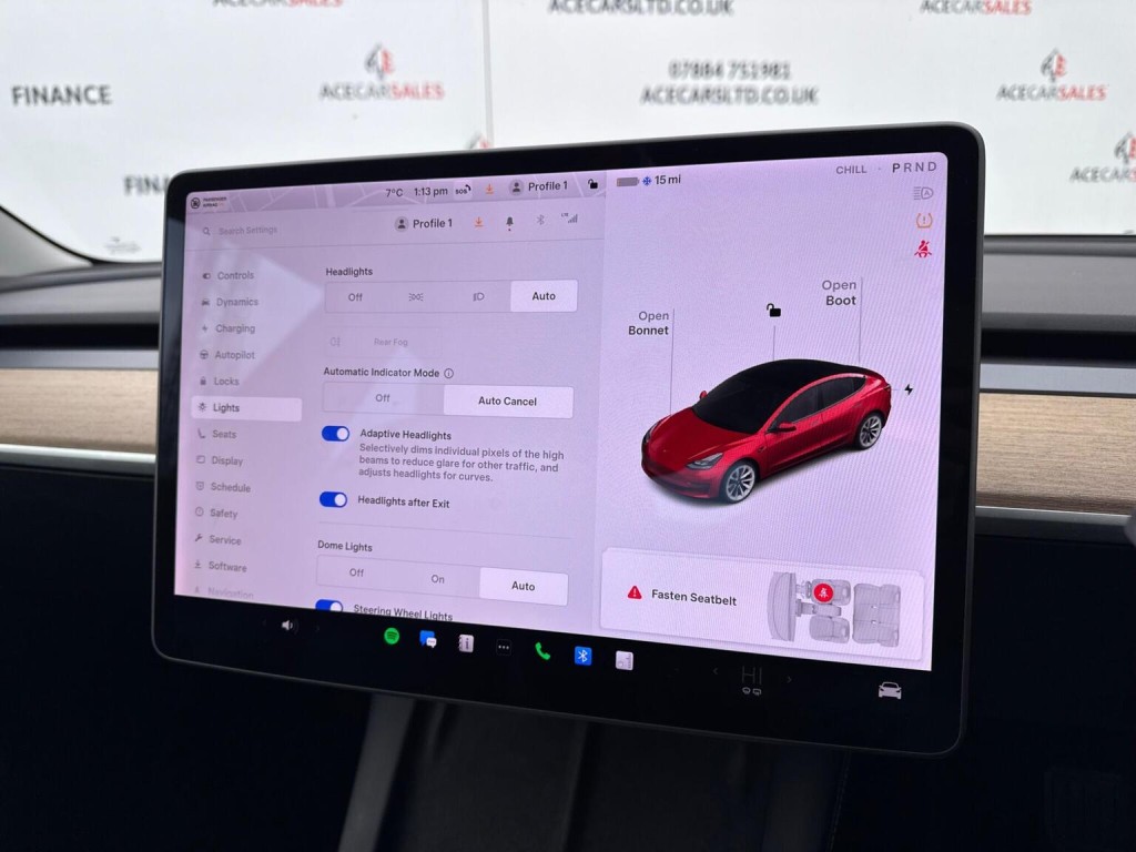 TESLA MODEL 3