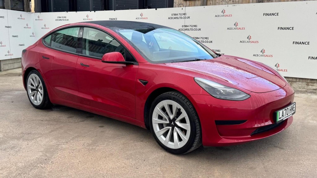 TESLA MODEL 3