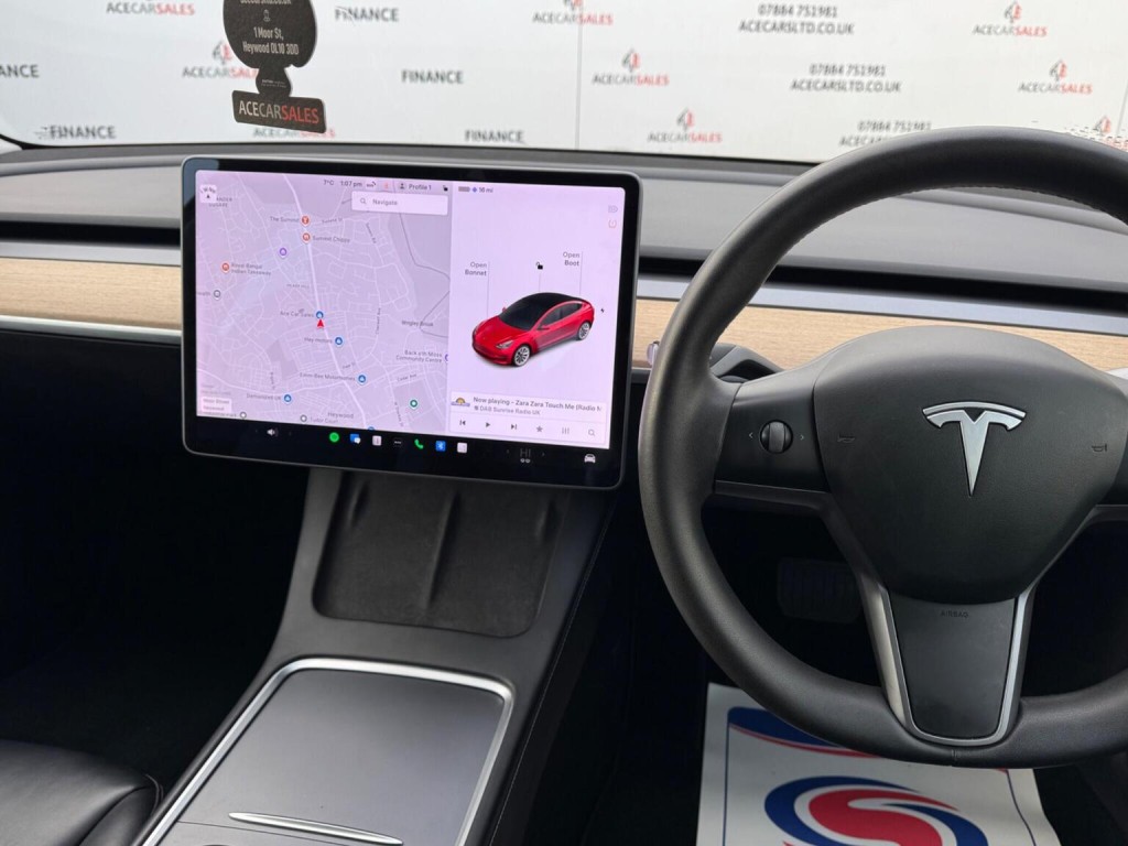 TESLA MODEL 3