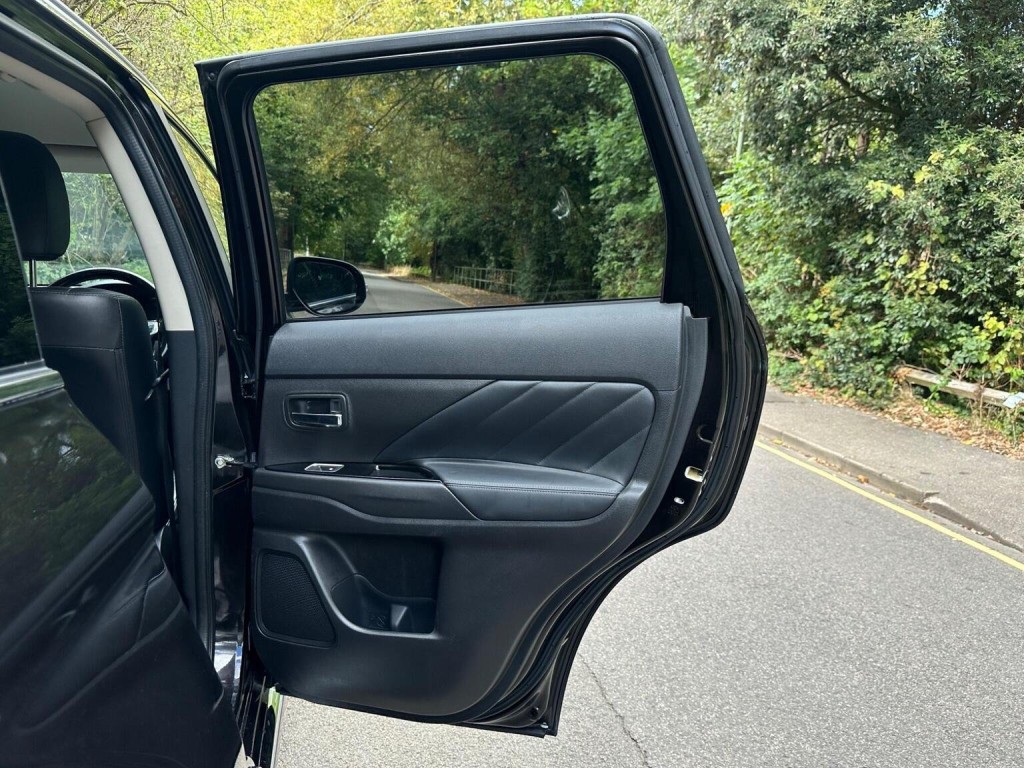 MITSUBISHI OUTLANDER