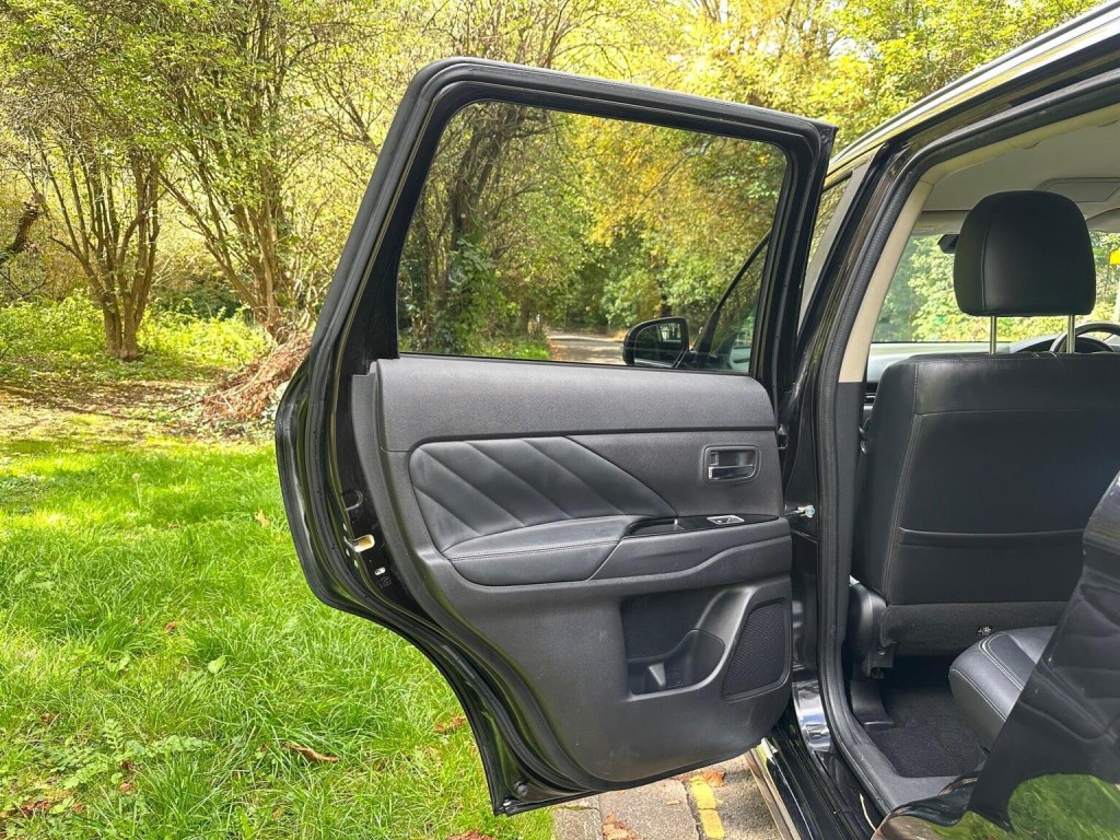 MITSUBISHI OUTLANDER